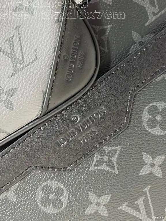 Cheap VUITTON MESSENGER TRIO LOUIS 0610
